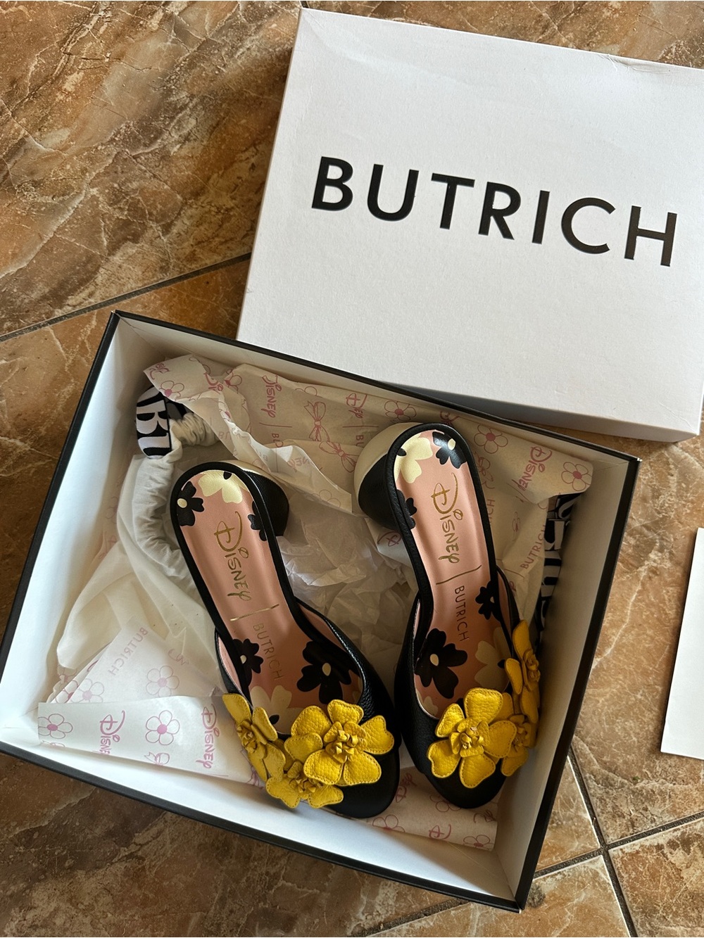 Butrich x Disney Flower Pump black yellow